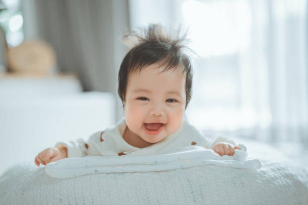 tanda bayi sehat, bayi tidak rewel, bayi tidur nyenyak, nafsu makan bayi, ciri bayi bugar, bayi aktif dan ceria, pola tidur bayi sehat, tips ibu baru, kesehatan bayi, parenting bayi baru lahir